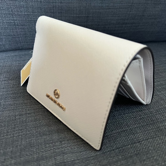 NEW MICHAEL KORS LEATHER CHARM MEDIUM SLIM WALLET - Picture 4 of 11